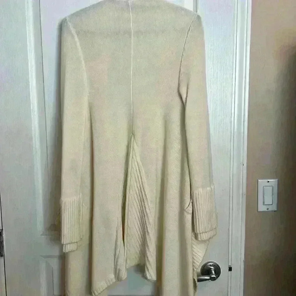 bebe White long Cardigan  Sweater - Picture 8 of 9